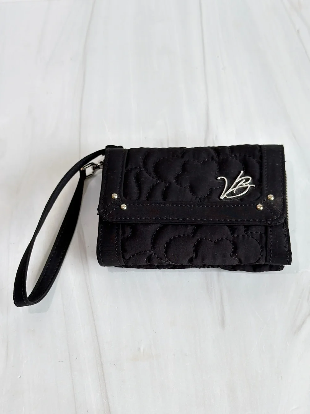 VERA BRADLEY QUILTED WRISTLET WALLET BLACK COMPACT EFFORTLESS CASUAL CHIC